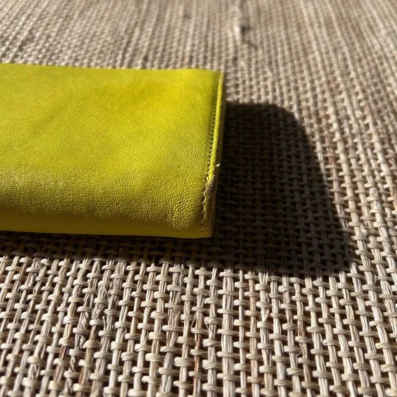 Longchamp Le Pliage Cuir Zip Around Yellow Leather Wallet. - Picture 4 of 11